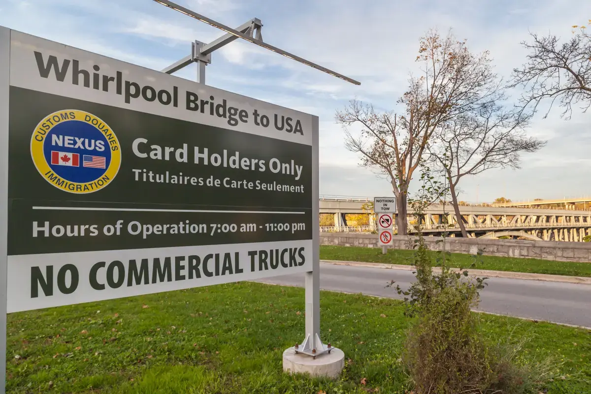 Aduanele SUA opresc traficul spre Canada la podul Whirlpool
