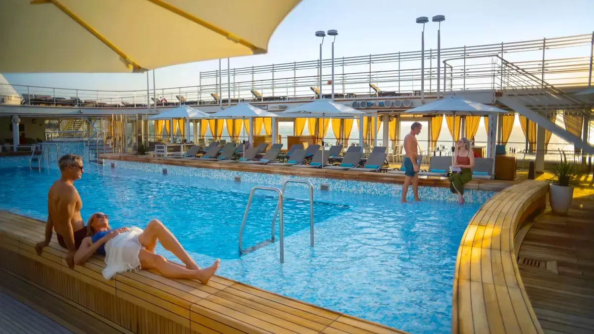 Croazieră de lux de 1.500 dolari pe zi, cu băuturi premium și evenimente exclusive.