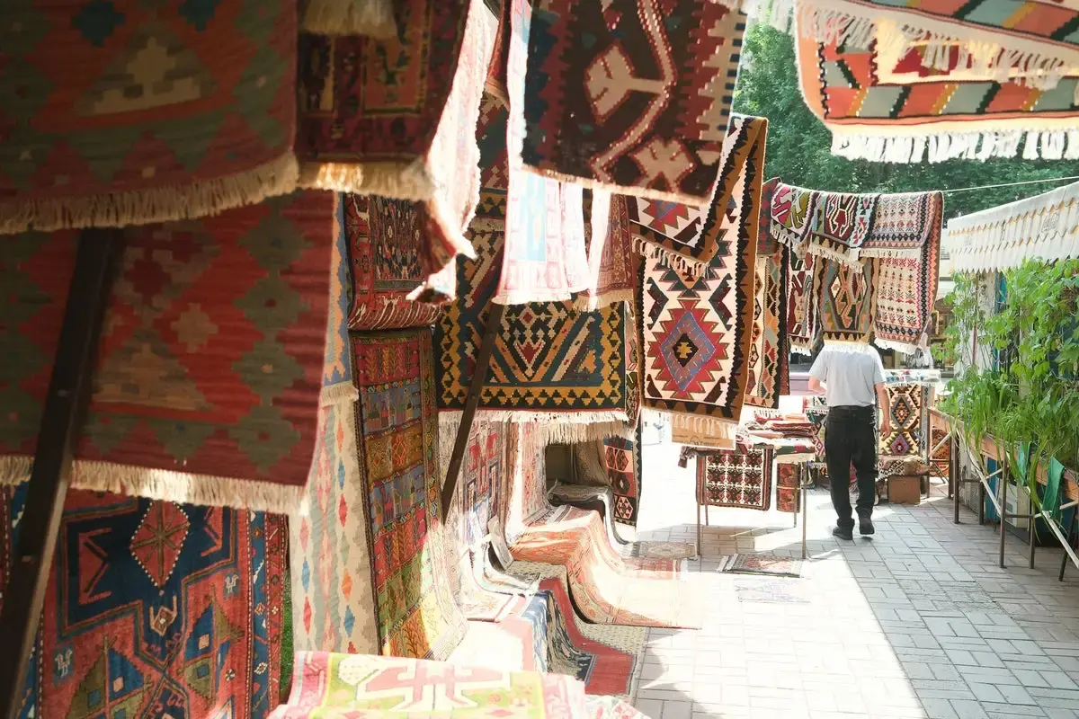 Erevan: Soare, Piețe Sovietice și Zboruri Noi Aduc Turiști