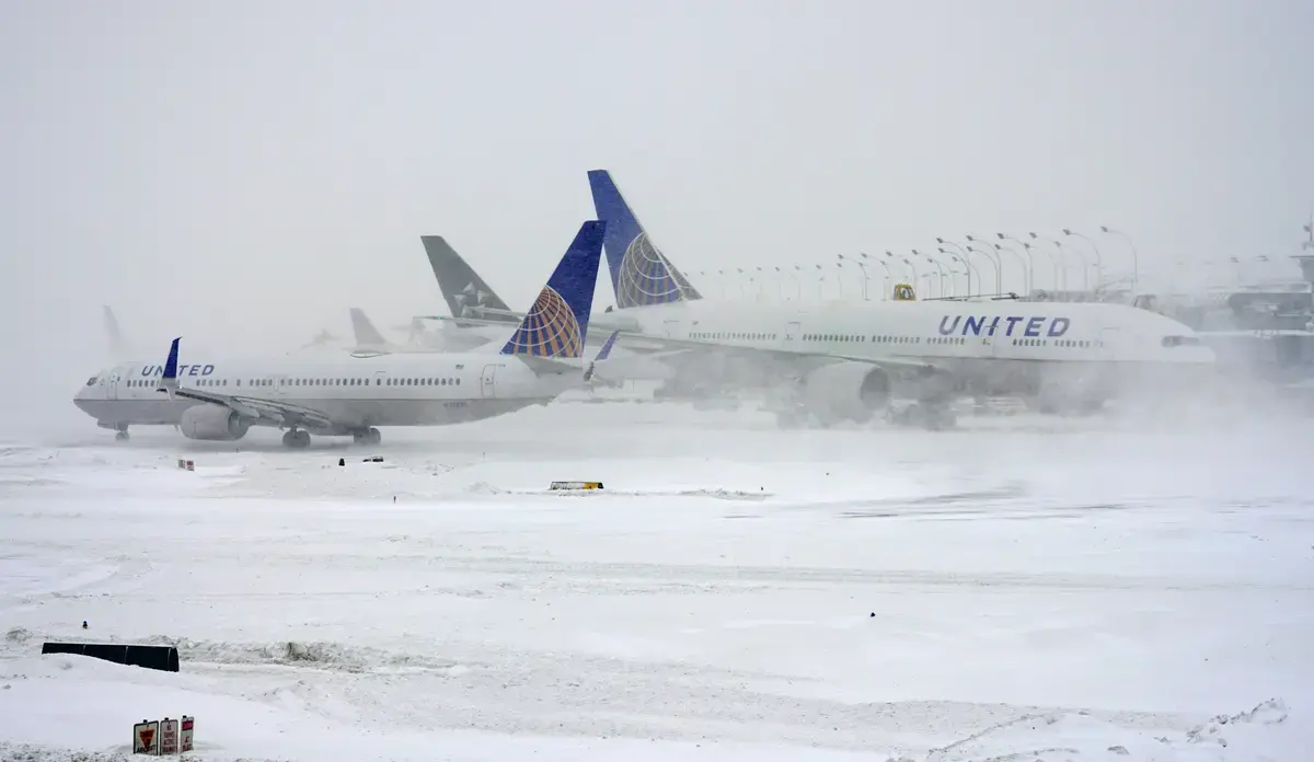 Furtună de zăpadă blochează aeroporturile, zboruri United Airlines anulate