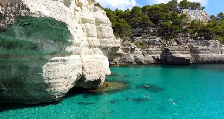 Insule de vis în Marea Mediterană