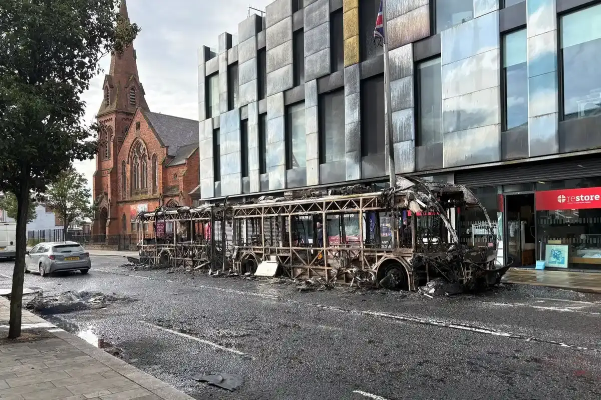 Proteste violente au lovit Belfast, siguranța călătoriilor se îngrijorează în creștere