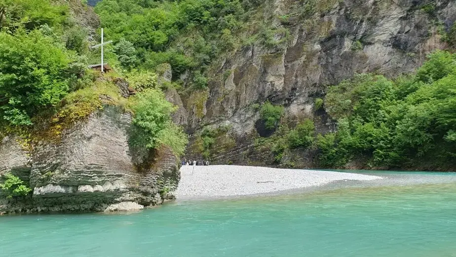 Râul Shala din Albania – un colț de paradis aproape de România