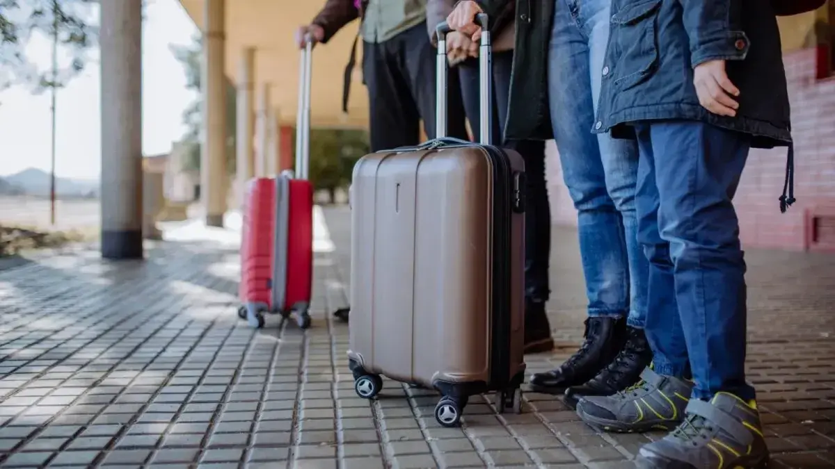 Românii aleg rezervări de ultim moment în locul celor anticipate
