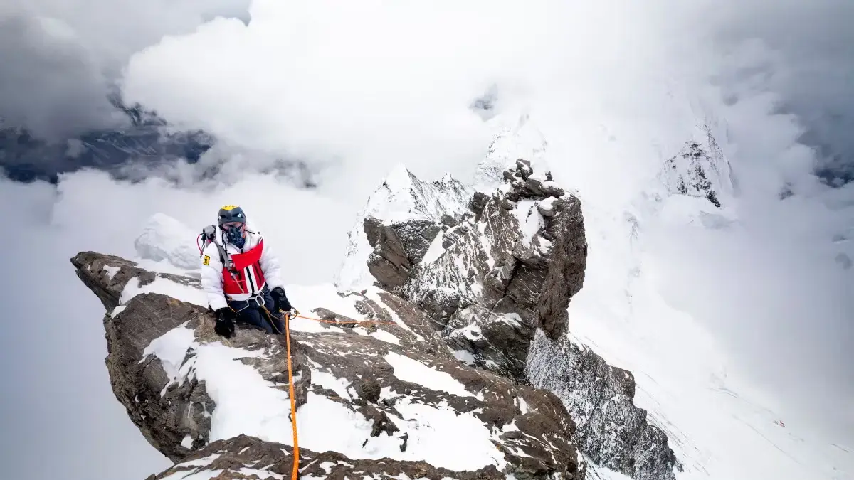 Snakebite Grounds, zborul în costum de aripi din Himalaya al aventurierului britanic