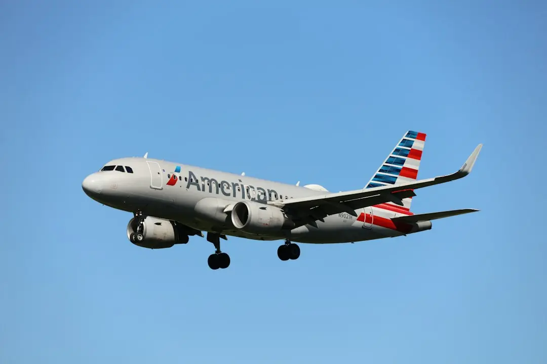 Zborul American Airlines 4647 aterizează de urgență la Dulles, înconjurat de echipe de intervenție