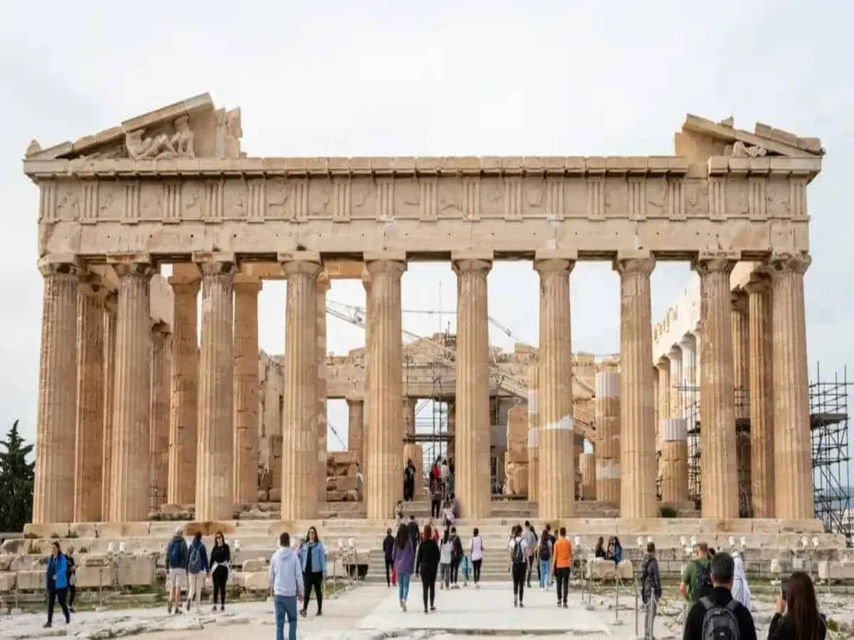 Capitala Greciei, Atena, se confruntă cu provocarea urbană definitoră în timp ce gloria culturală se confruntă