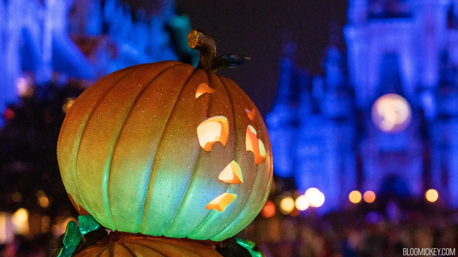 Disney World transformă biletele de Halloween în Park Hopper după ploaja de ieri seară