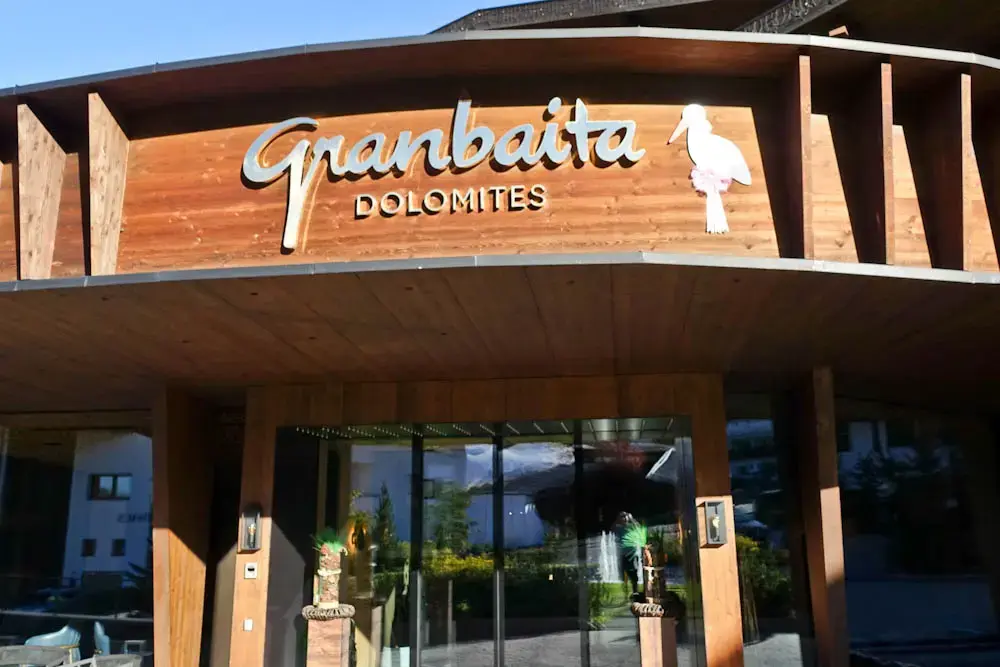 Hotelul Granbaita Dolomites, o experiență autentică în inima Dolomiților