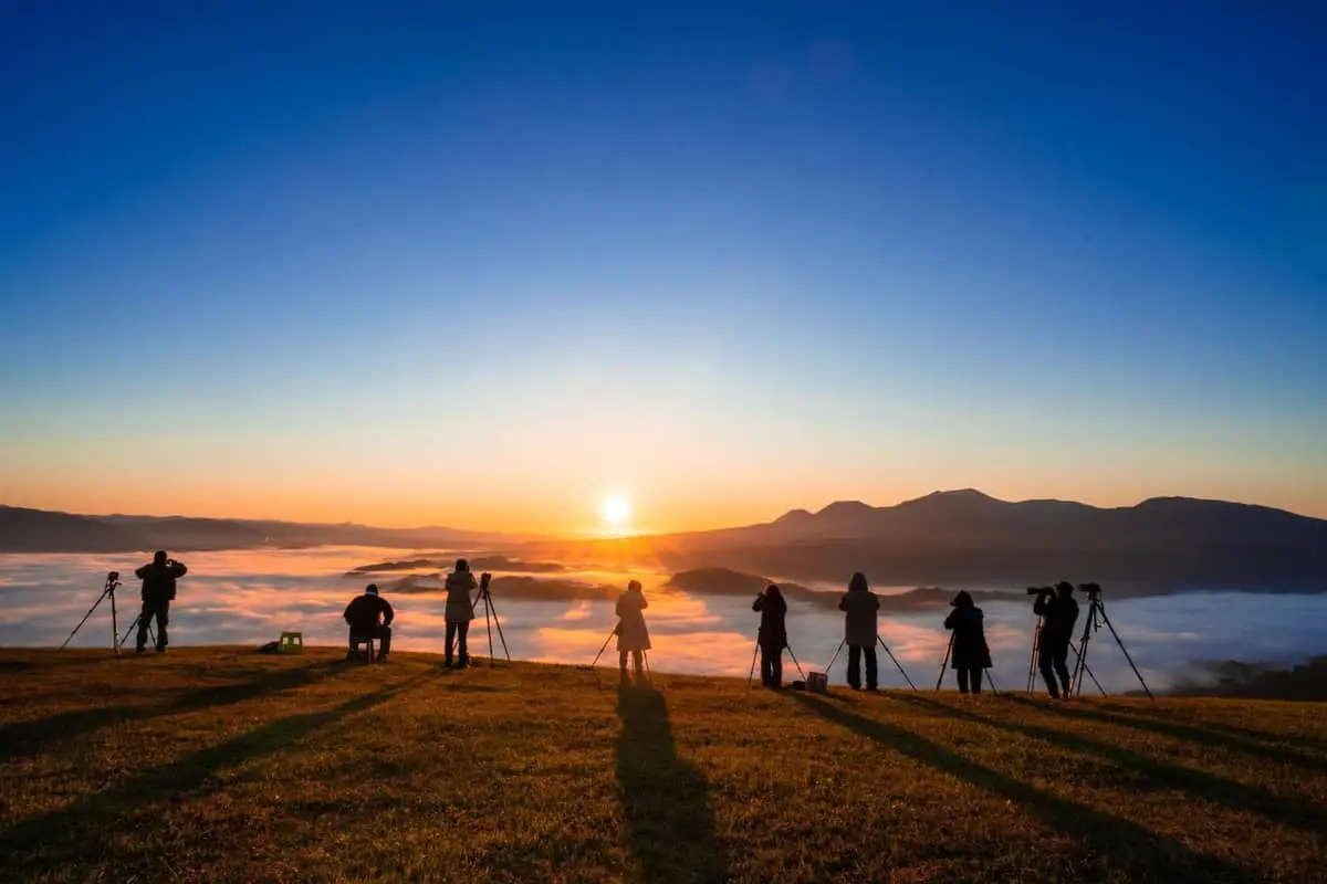 Marea de nord a Japoniei, Kagoshima, transformă răsăritul în un spectacol de călătorie de toamnă