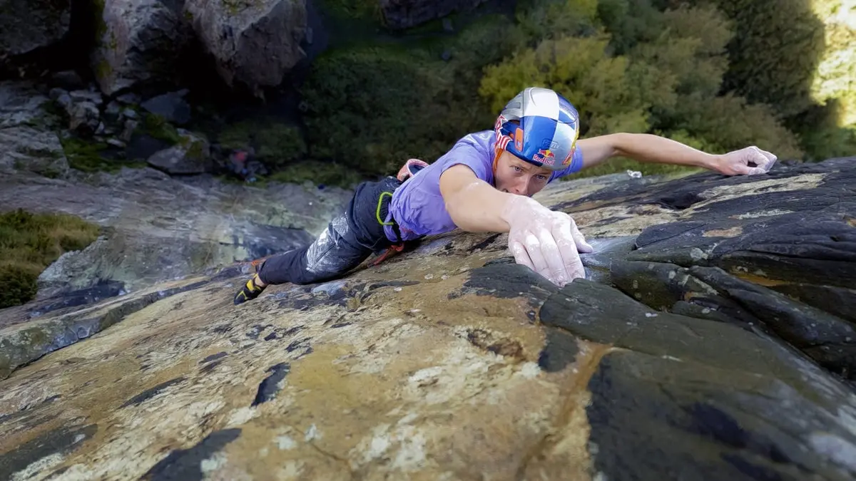 Lara Neumeier face prima ascensiune feminină a Rhapsody (E11)