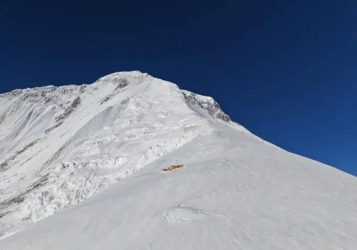 Mister pe Dhaulagiri: Ascensiune blocată în condiții meteo perfecte