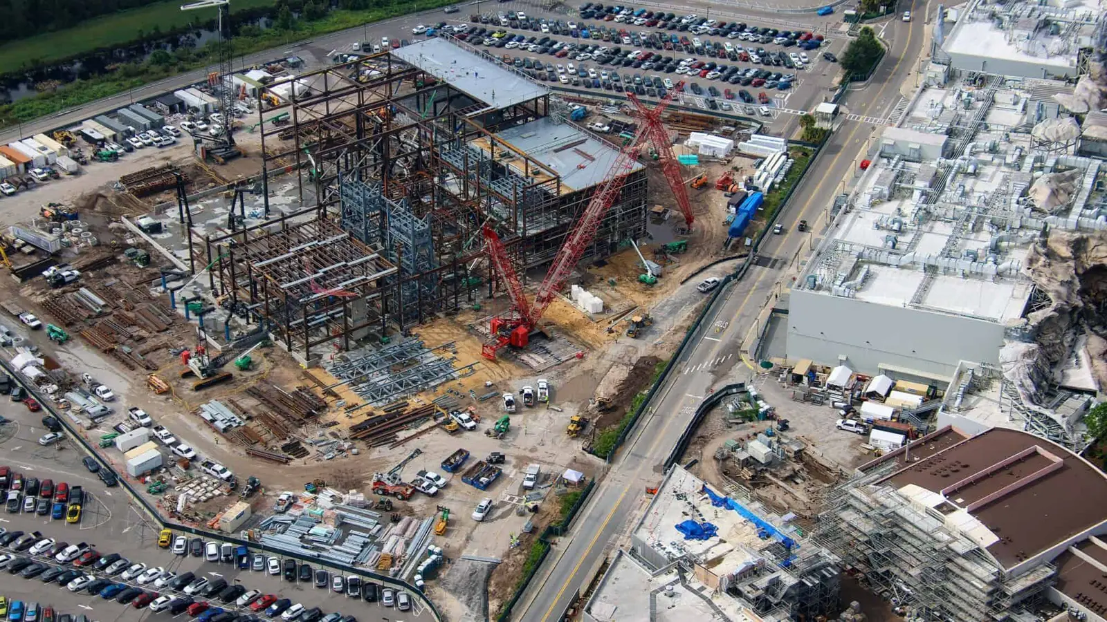 Noi progrese la roller coaster-ul Monsters Inc. din Hollywood Studios!