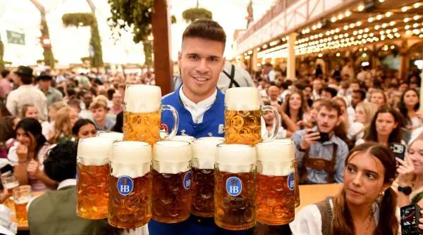 Oktoberfest 2026: 7,4 milioane de vizitatori și record de consum de bere