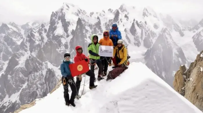 Premieră istorică: Alpinistii kirgizi au cucerit Turnul Fără Nume din Karakoram