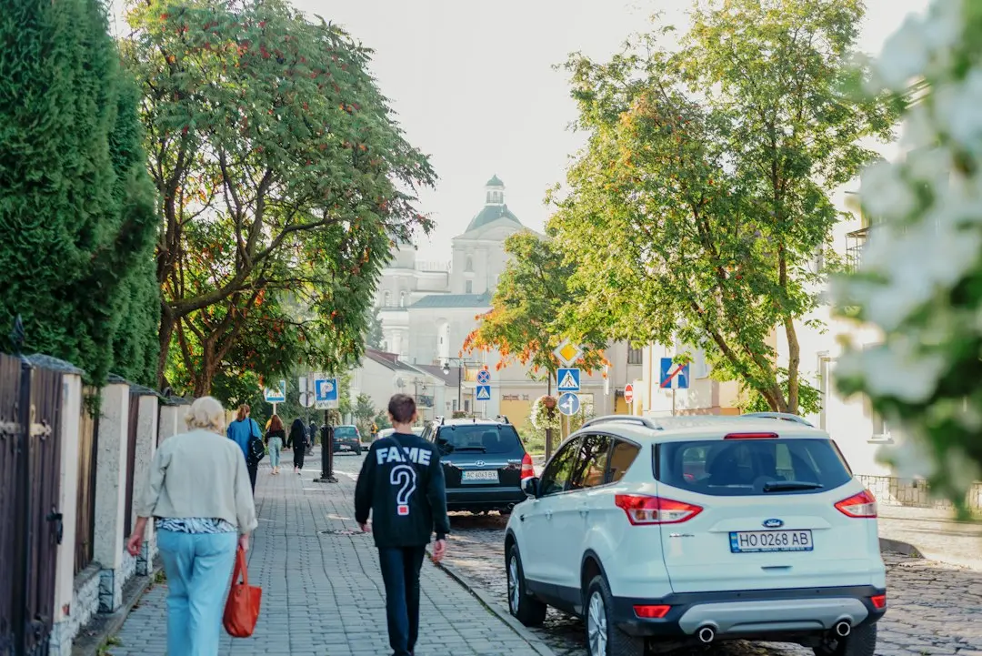 Muncă la distanță în mișcare: 23 esențiale pentru freelancerii călători