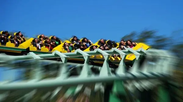 X2, celebrul roller coaster, închis definitiv la Magic Mountain