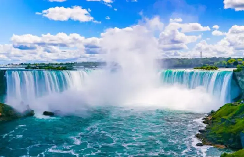 Zboruri accesibile spre Toronto, Canada – 588 euro pentru călătorie în ambele direcții!